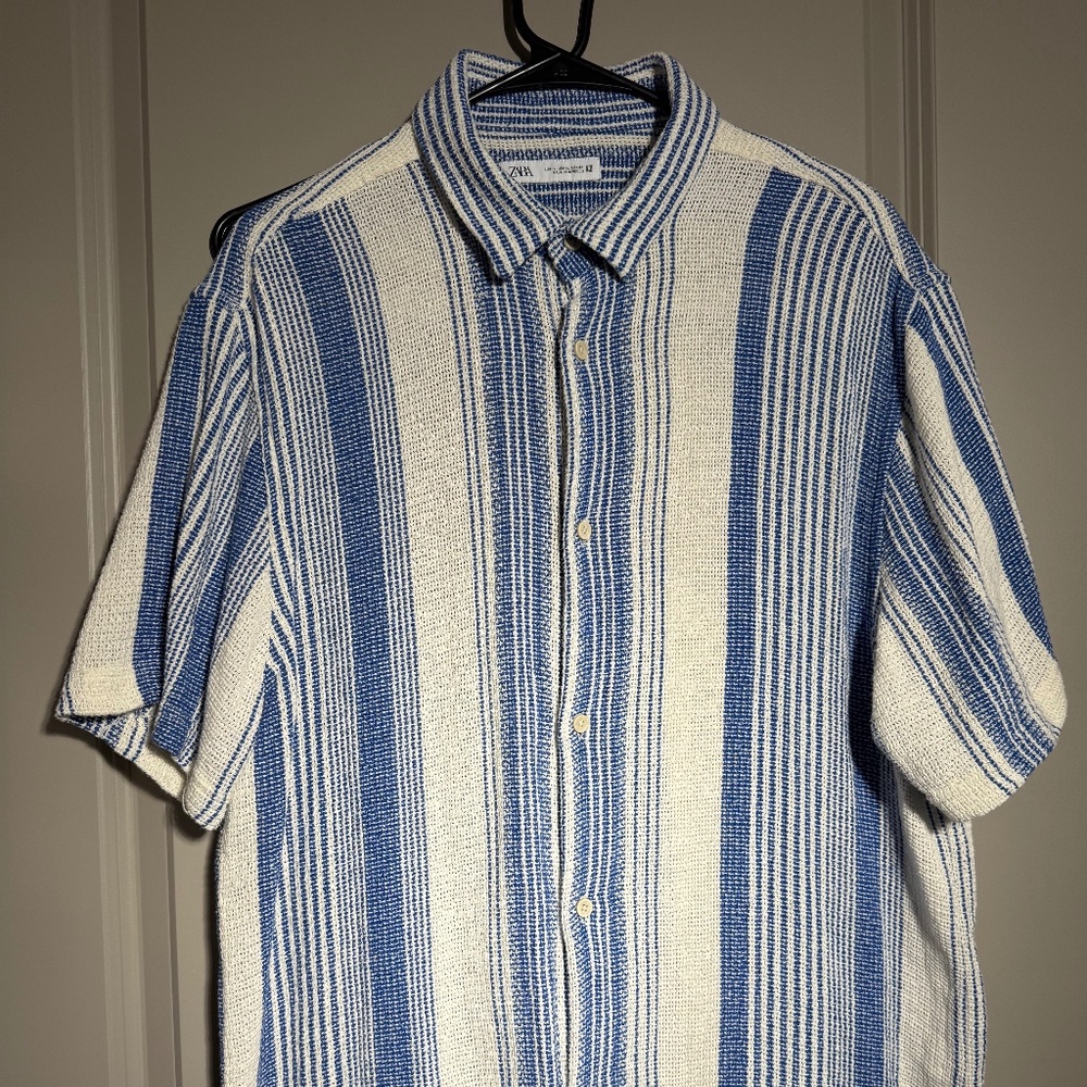 ✨ Zara Men’s Textured Striped Short Sleeve Shirt – Size XL – Blue/White